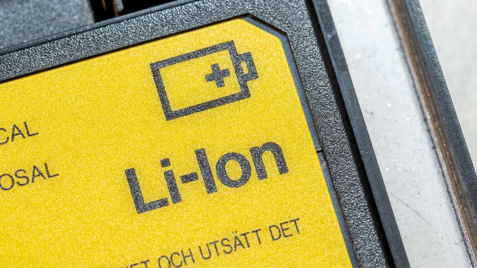 Li-ion battery label with icon.