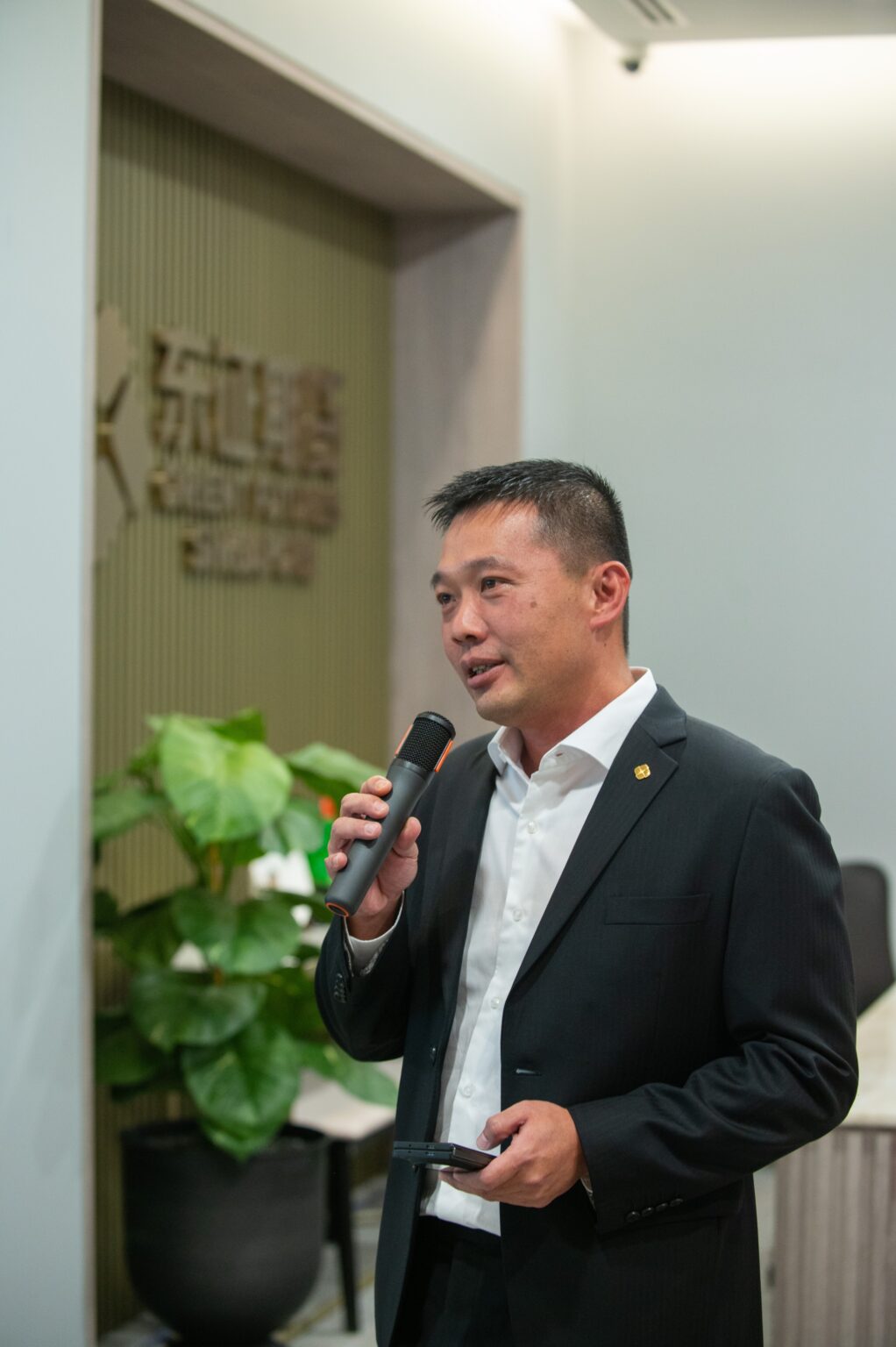 Orient Futures Singapore CEO delivering the opening address at the new office inauguration