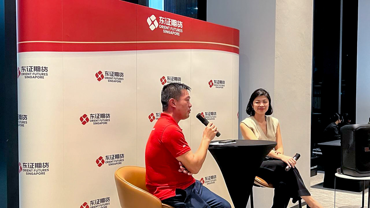 Orient Futures Singapore CEO and SGX representative speaking at a Fireside Chat-3