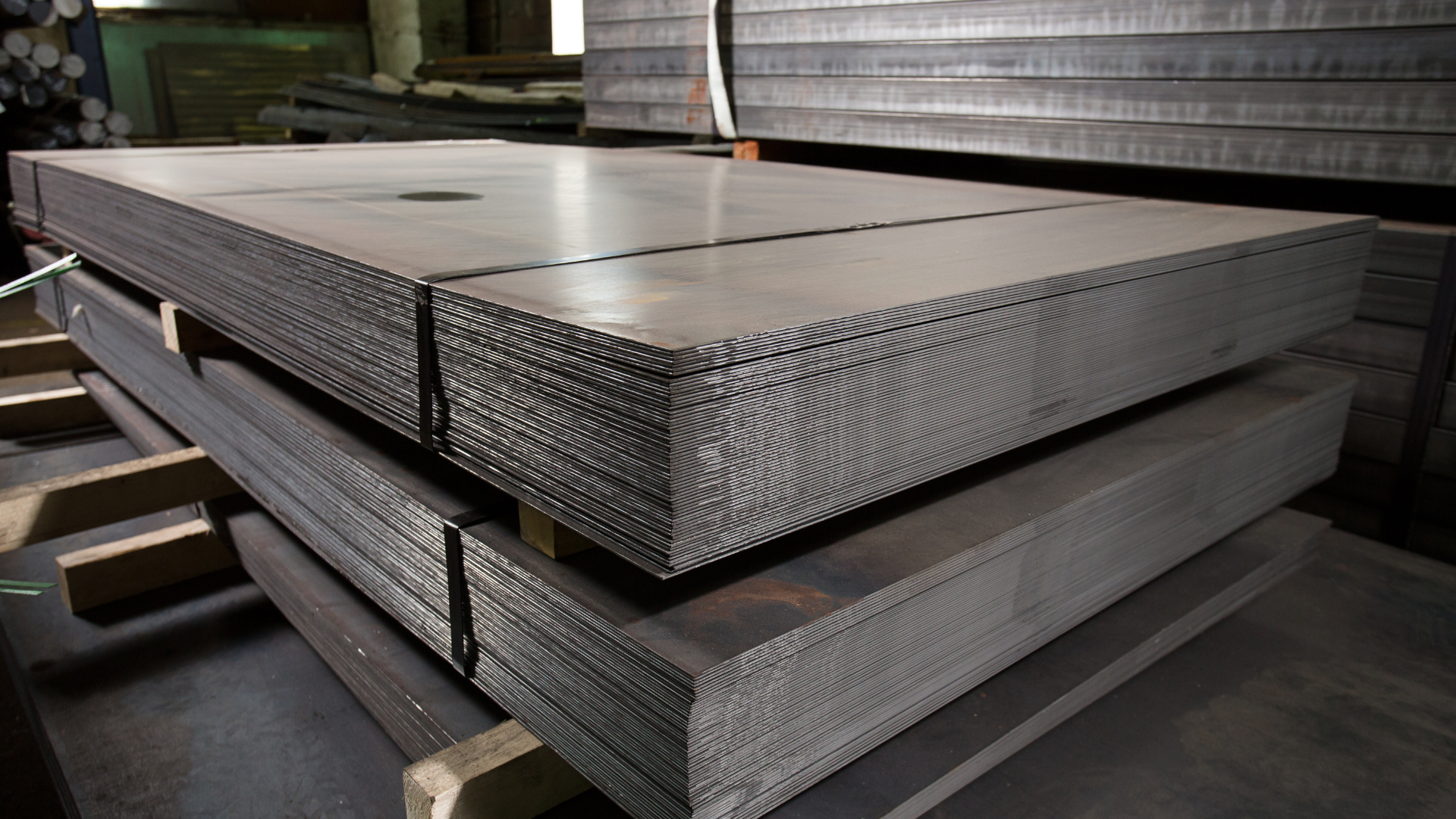 Stainless steel sheets deposited in stacks