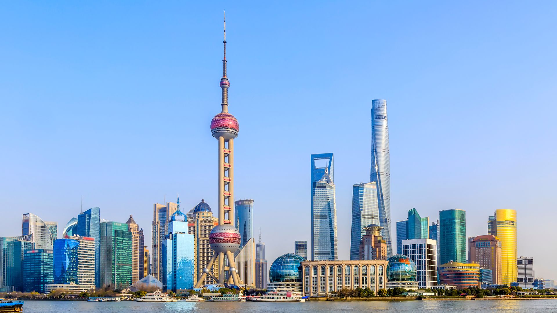 Shanghai skyline featuring Lujiazui financial district, representing China’s onshore futures markets and global market connectivity.